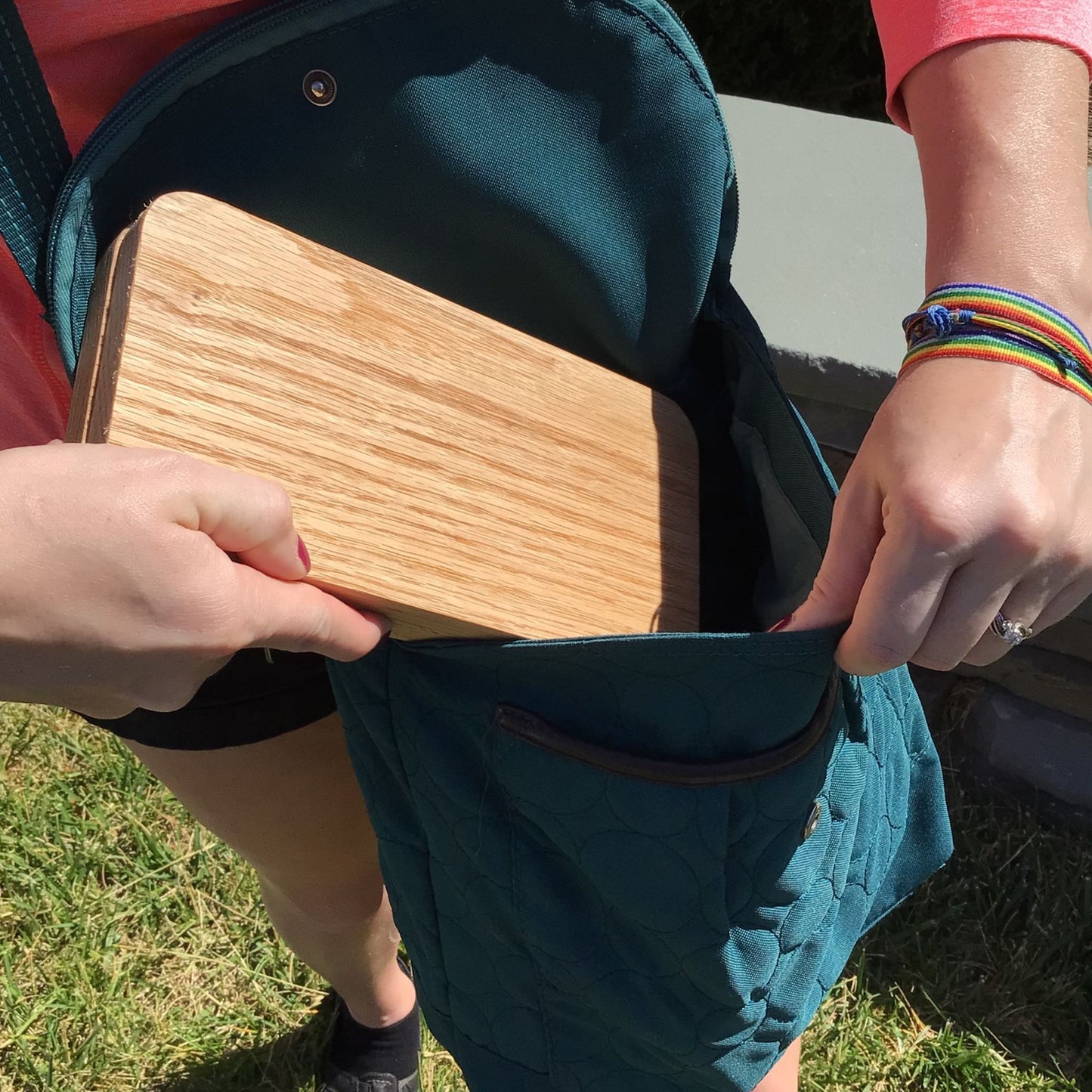 Magnetic lid Rolling Tray setup that easily detaches, providing a stable surface for rolling wherever you go.