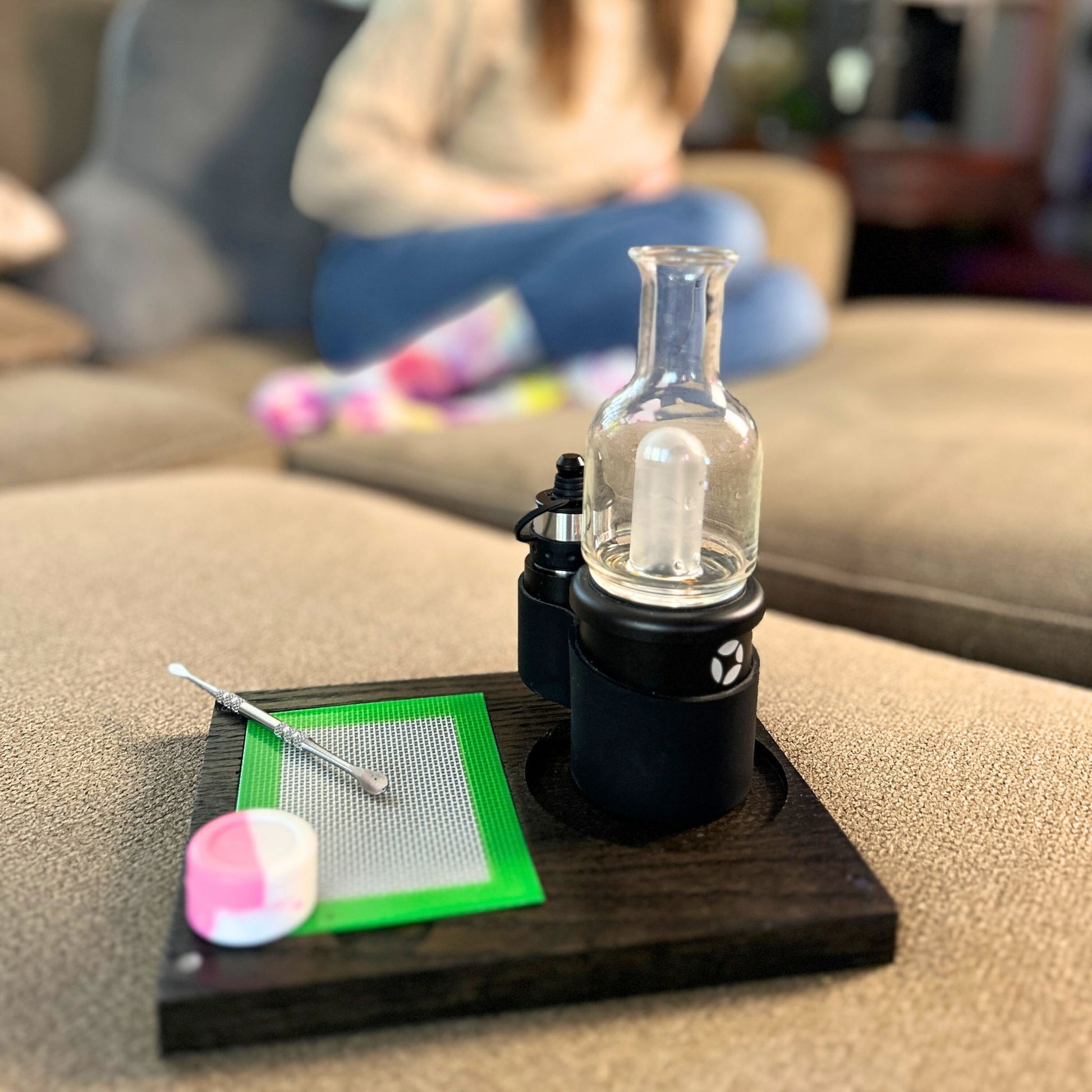 Functional oak Dab Station with hidden compartments, silicone oil mat, and magnetic lid for secure tool storage.